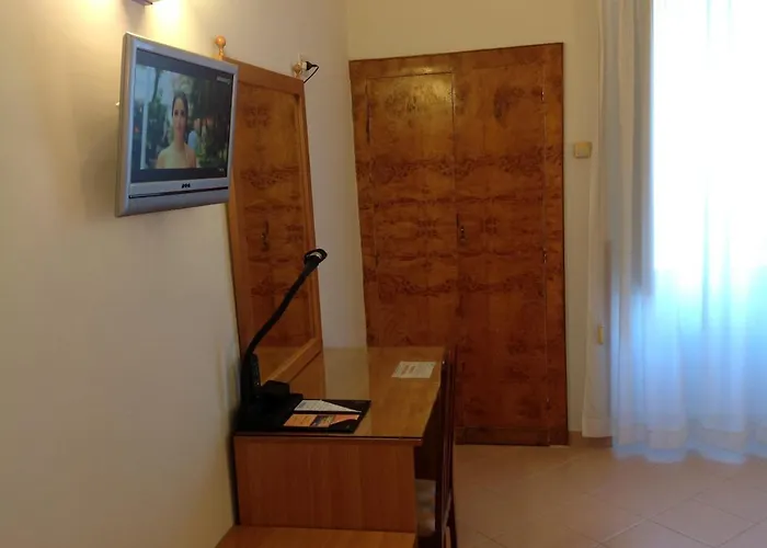 Castello 3* מסניה